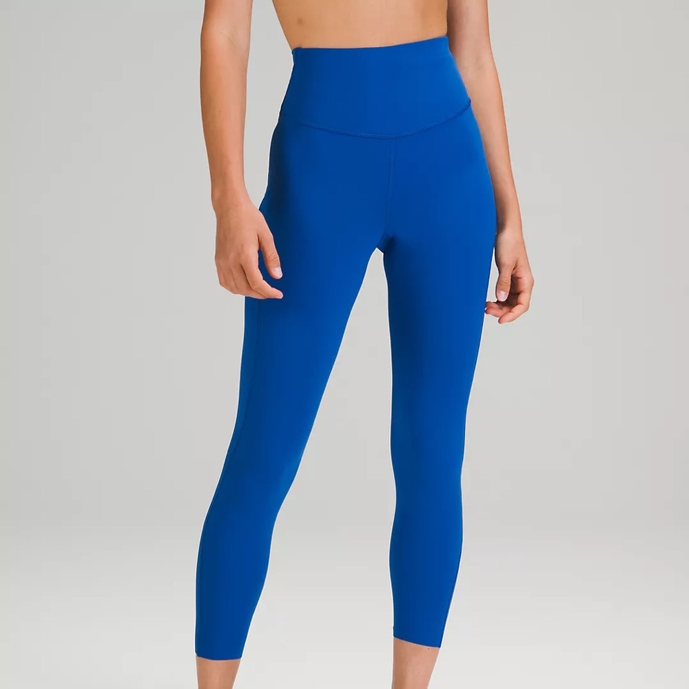 NWT Lululemon base pace hr crop
